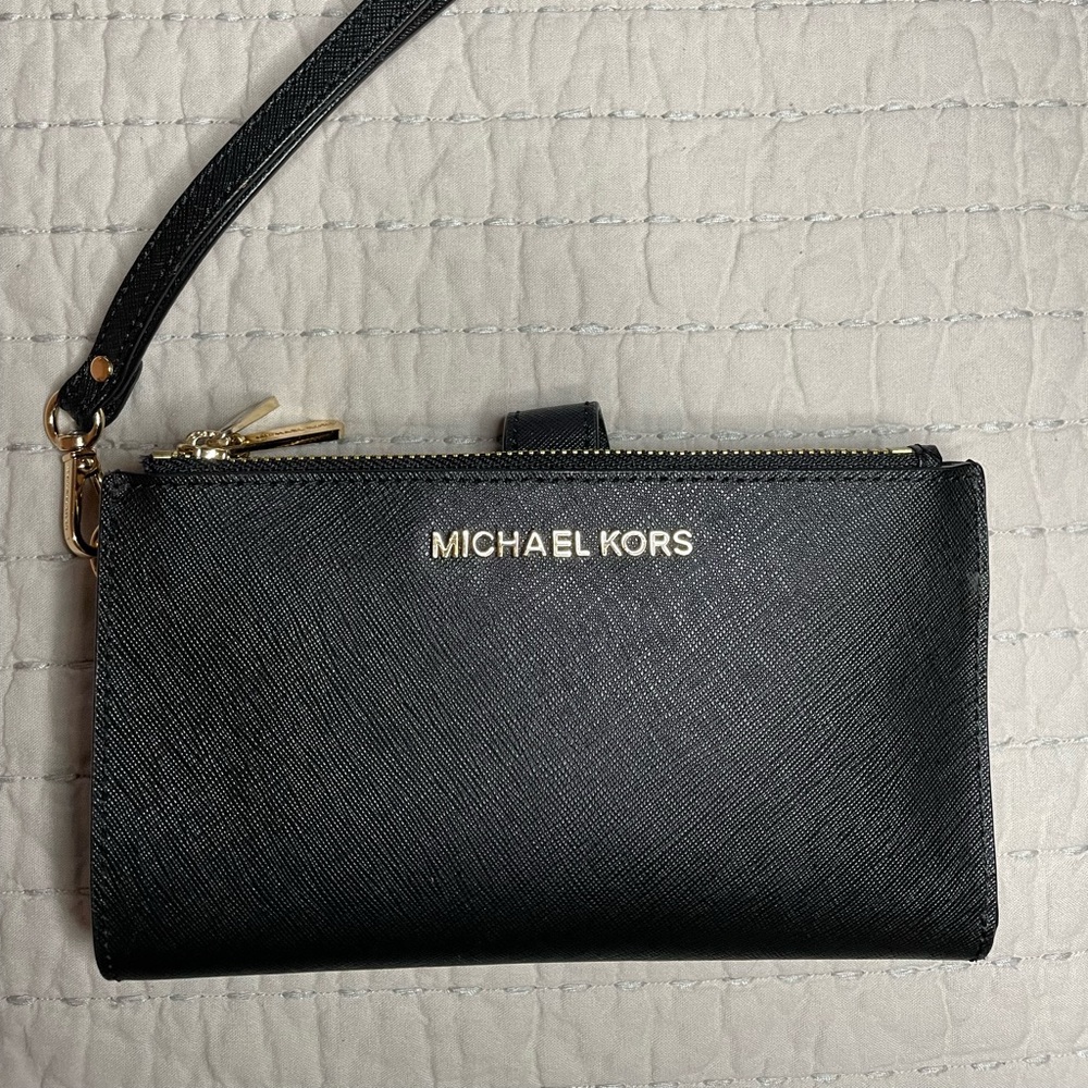 Michael Kors Jet Set Double-Zip Wristlet, Black and zipper on gold.